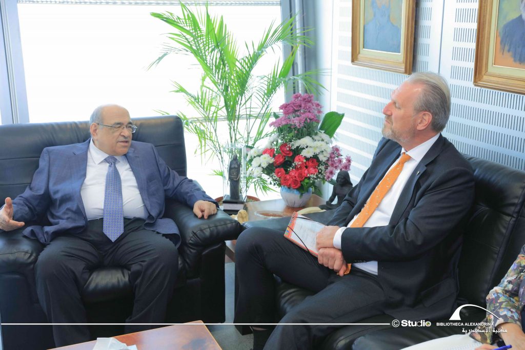 وزير النقل والاتصالات الليتواني في زيارة لمكتبة الإسكندرية 1 2020112313312798180 DutchAmbassador21713979863