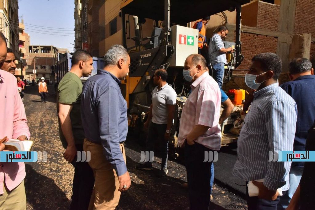 محافظ أسيوط يبحث خطة رصف الطرق بالمدن ويوجه بتذليل العقبات لسرعة إنهاء الأعمال 1 2051713695707