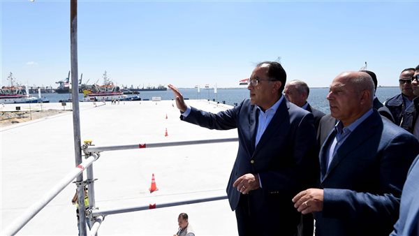 مدبولي يتابع موقف الإفراج الجمركي عن البضائع في الموانئ وتطبيق منظومة الشحن المُسبق 1 3621713879786