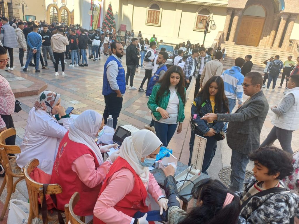 الصحة: فحص طبي لـ 500 مواطن وتقديم الخدمات التوعوية لـ1000 آخرين من رواد مكتبة الإسكندرية 1 3871713685326