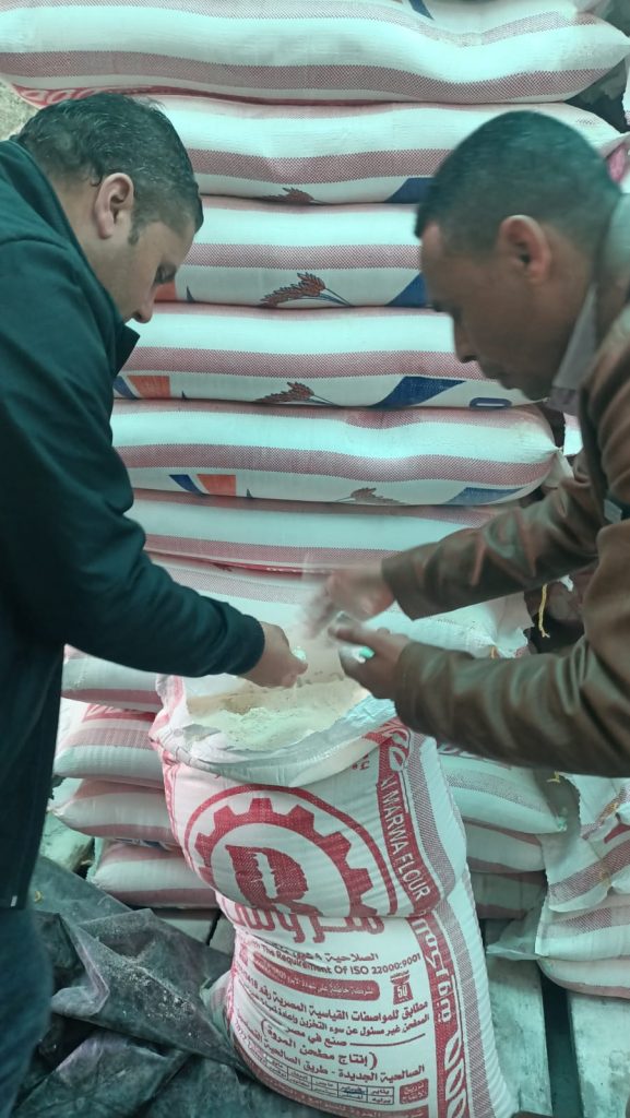 ضبط ١١ شيكارة دقيق مدعم داخل مخبز سياحي يعمل بدون ترخيص بالإسكندرية 1 5521714343643