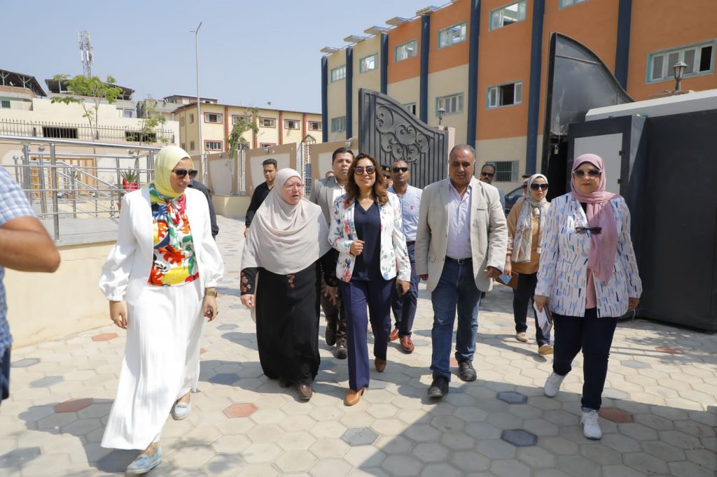 محافظ دمياط تتفقد مشروع "المدينة الملونة" بعزبة البرج بحضور مساعد وزير الخارجية وسفراء الدول الأمريكية 1 6301713379807