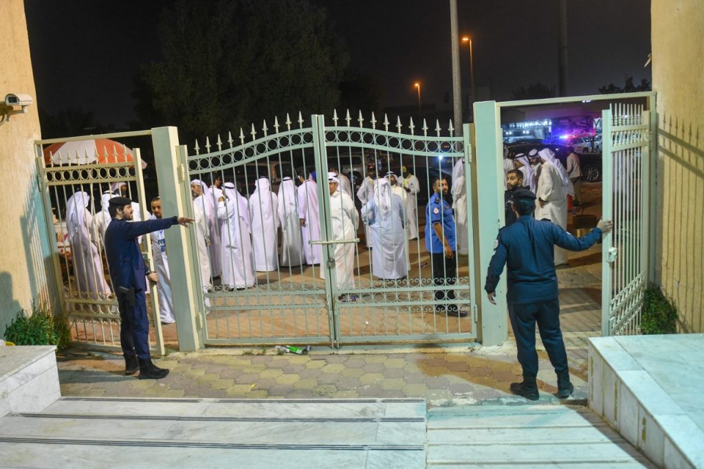 مراكز الاقتراع بجزر المالديف تغلق أبوابها تمهيدا لفرز الأصوات في الانتخابات البرلمانية 1 6ecf3c13 4d44 4ec9 ab51 44f6ce8fd3891713711612