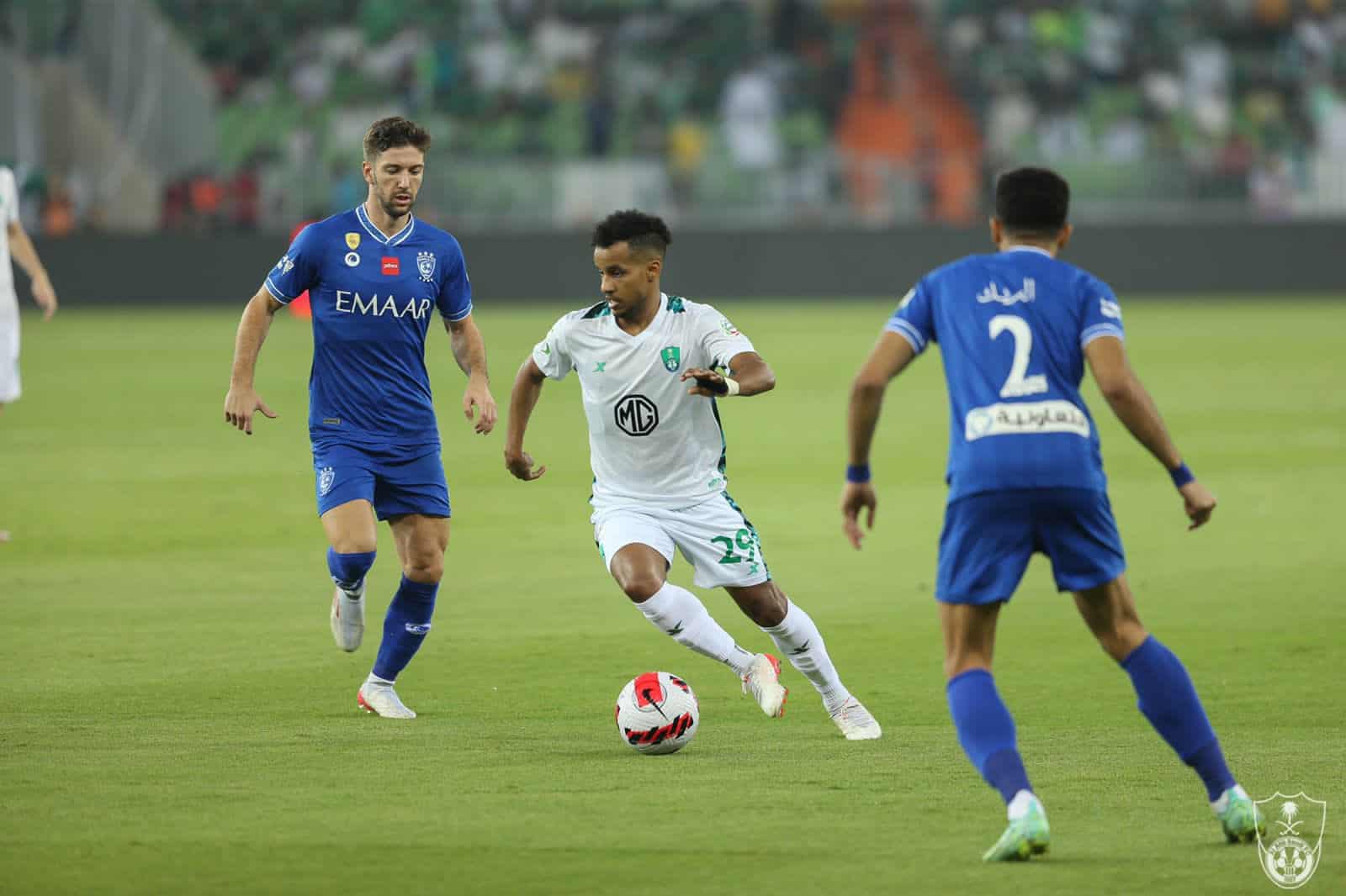 هدف شريف لم يكف.. الهلال ينتصر على الخليج (4-1).. ويقترب من حصد لقب الدوري السعودي 1 7756asgoak1712356264