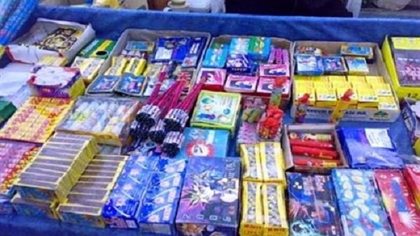 ضبط بائعين بحوزتهما 70 ألف قطعة ألعاب نارية مختلفة الأحجام قبل ترويجها بالقاهرة 1 8391712144943