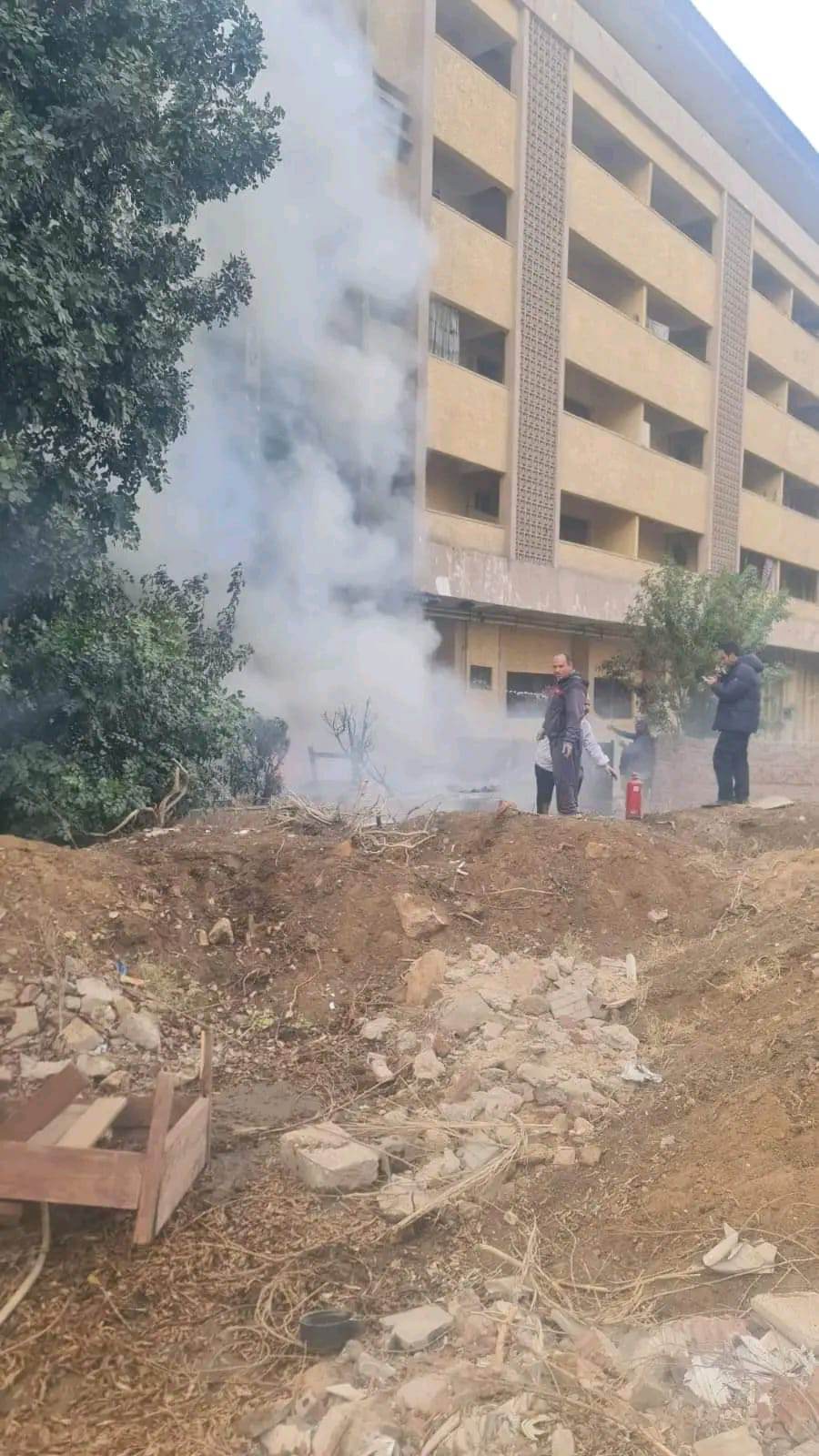 السيطرة على حريق محدود بالمدينة الجامعية للبنات بأسوان.. ورئيس الجامعة يحيل الواقعة للتحقيق 1 9031713969126