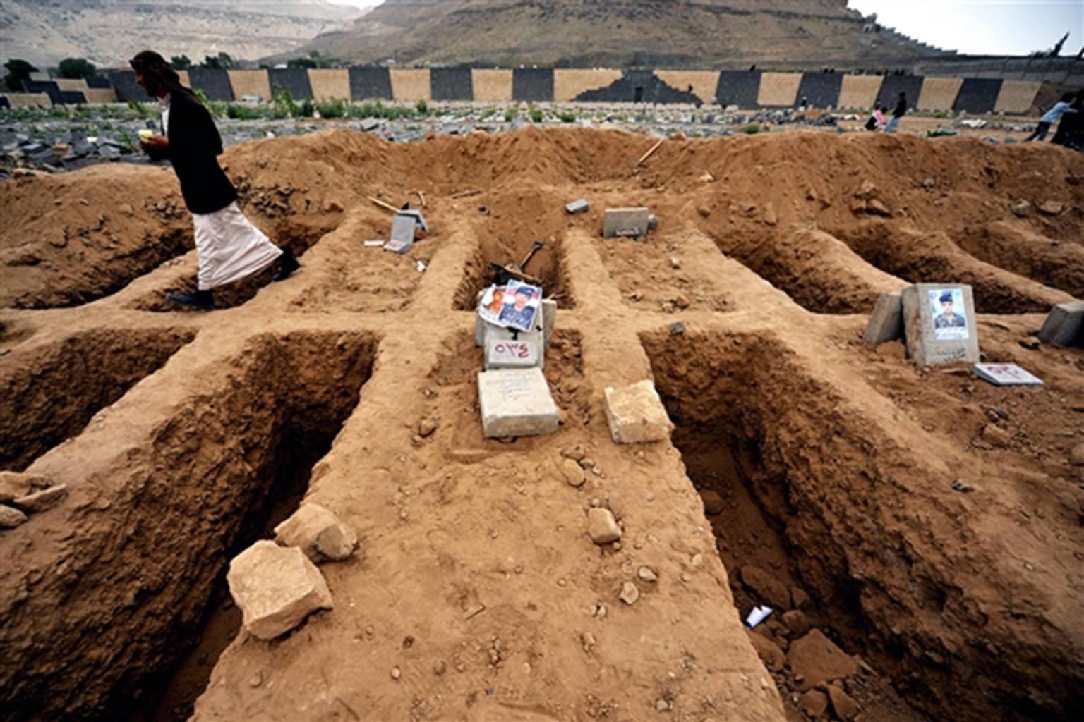 الخارجية تعقيبًا على المقابر الجماعية في غزة: من المؤسف استمرار انتهاك القانون الدولي والقيم الإنسانية بهذه الفجاجة 1 9337 21713804967