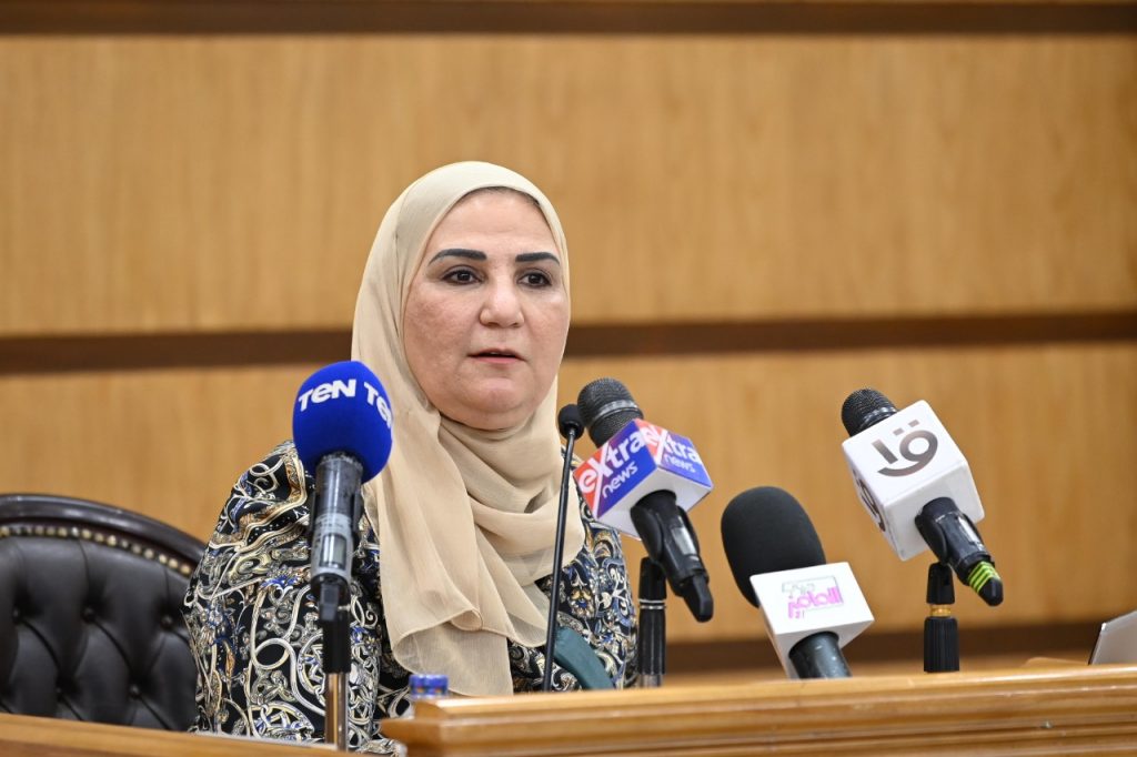 وزيرة التضامن: زيادة عدد الرائدات الاجتماعيات لـ15 ألف رائدة لرفع وعي الأسر بأهم القضايا 1 951713791828