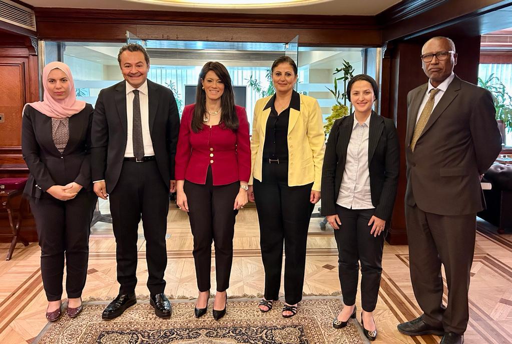 رانيا المشاط تبحث مع المدير الإقليمي لـ«يونيدو» تعزيز التعاون في مجالات المشروعات الخضراء وتنفيذ برنامج «نُوَفِّي» 1 IFAD1712401985