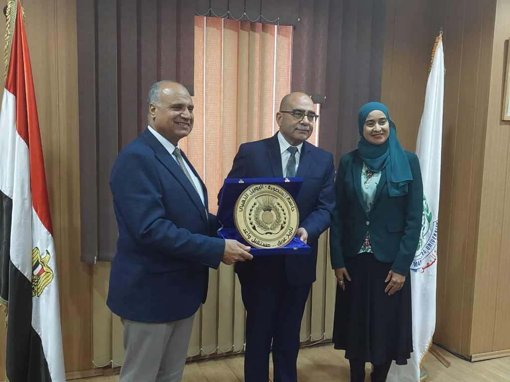 رئيس "جامعة مطروح": نحرص على تقديم برامج وأنشطة تهدف لدعم الابتكار وريادة الأعمال 1 WhatsApp Image 2022 08 11 at 111714402749