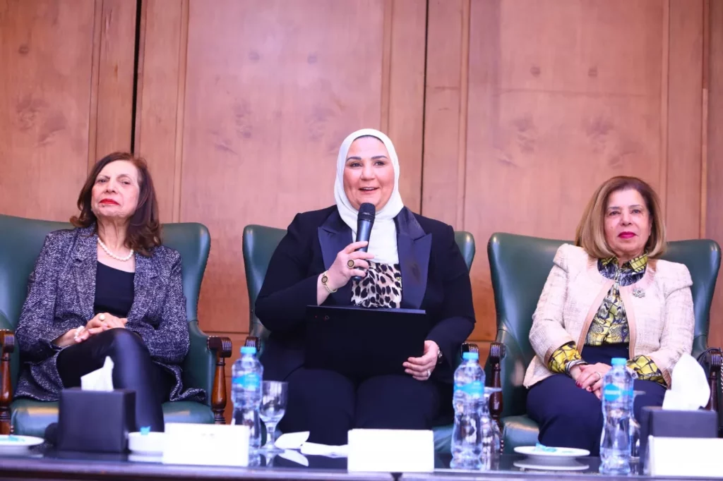 التضامن: 385 ألف مشروع متناهي الصغر بالصعيد حتى 2023 بتمويل مليار جنيه 1 coht7l8A 1679239569 883 179303 336362953 495173242812376 677181034761133065 n jpg1713276183