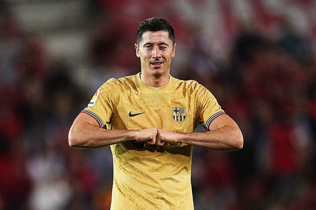 "هاتريك" ليفاندوفسكي يقود برشلونة لفوز ثمين على فالنسيا 4-2 في الدوري الإسباني 1 elaosboa381491714429924