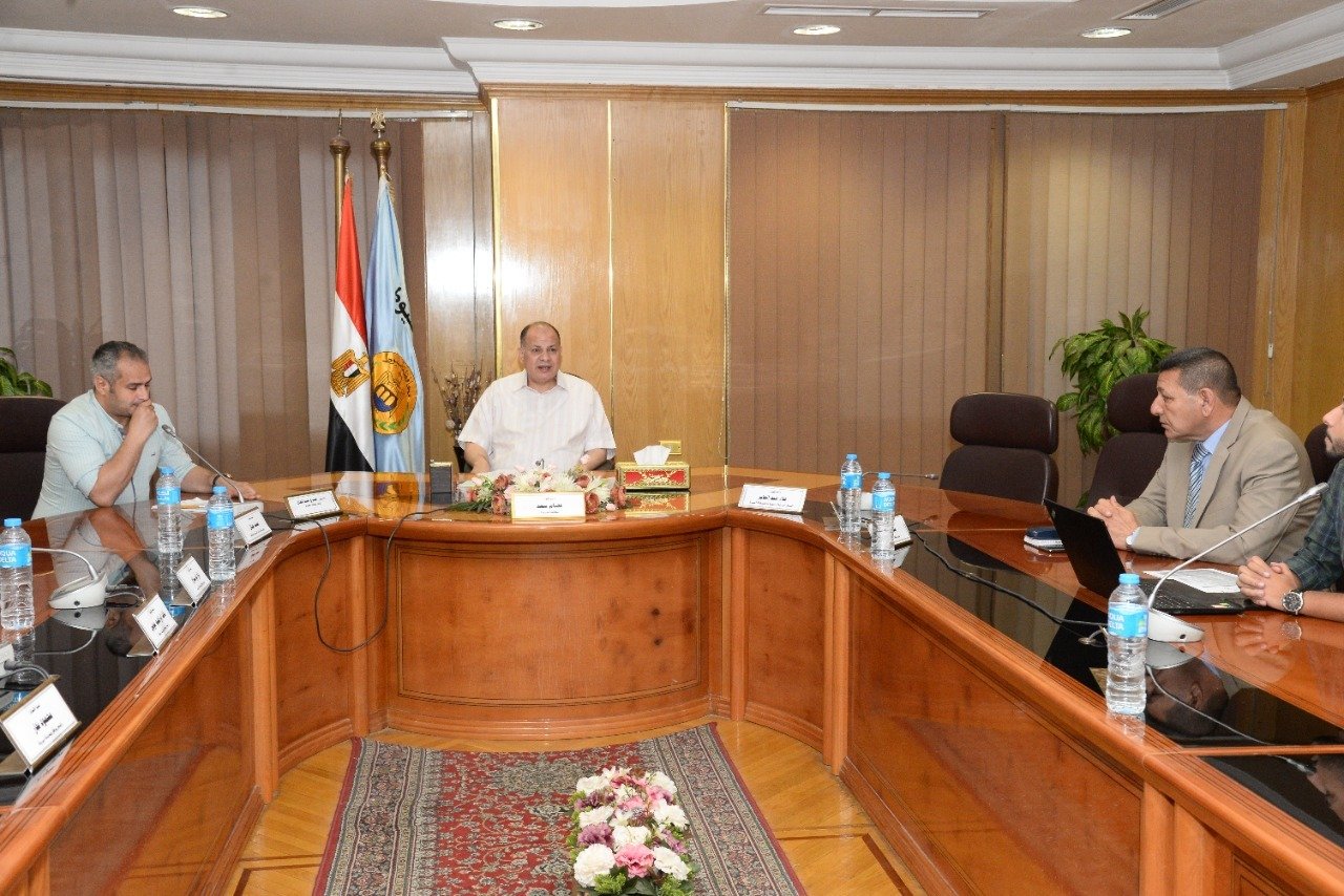محافظ أسيوط: تنفيذ ما يقارب من 2000 مشروع على مستوى المحافظة بتكلفة 44 مليار جنيه ضمن "حياة كريمة" 1 elaosboa720491713527943