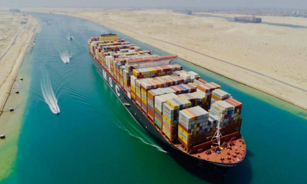 رئيس قناة السويس: نولي اهتماما بمتابعة الاتجاهات الحديثة لبناء السفن والوحدات البحرية التي تعمل بالطاقة النظيفة 1 image1713945363