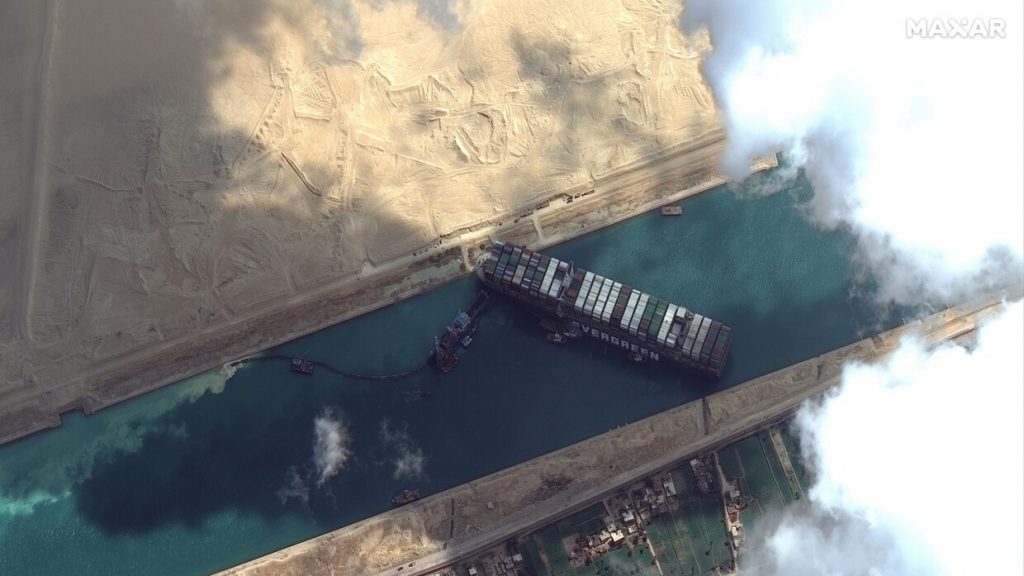 البحرية الأمريكية: قدمنا المساعدة لأكثر من ألفي سفينة تجارية بالبحر الأحمر منذ نوفمبر الماضي 1 img 72001711961703