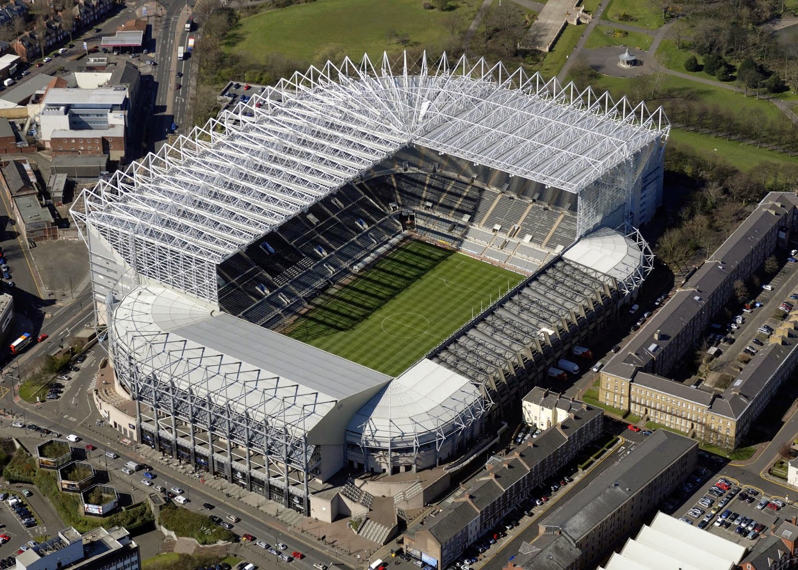 تليجراف: نيوكاسل يمضي قدمًا في خطط توسعة وتطوير مرافق ملعب "سانت جيمس بارك" 1 newcastle stadium aerial aerienne 345341714499825