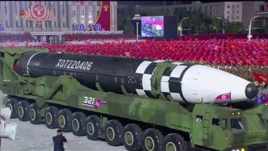 كوريا الشمالية تنظم عرض عسكري1712127903
