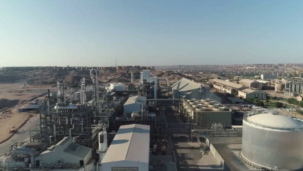 خطة تطوير "سيناء للمنجنيز" تؤتي ثمارها..أفران تعود للإنتاج ومصانع جديدة لاستغلال الخامات 1 مصانع شركة سيناء للمنجنيز