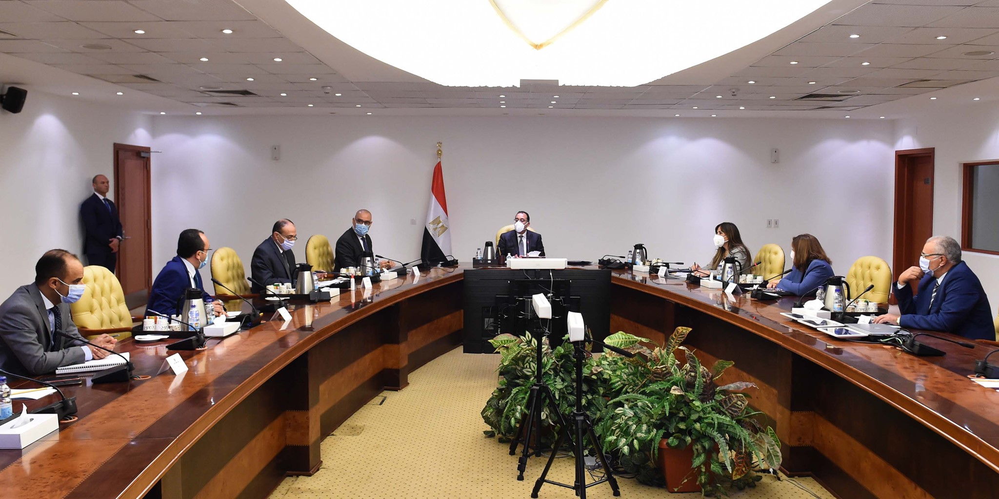 مدبولي: تكليفات رئاسية بتوفير احتياجات المشروعات القومية بالصحة لتنفيذ التغطية التأمينية الصحية الشاملة 1 121550198 1745530968958594 1193146876164187057 o1714570448