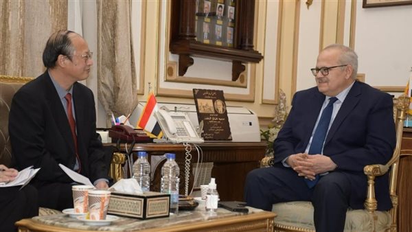 رئيس جامعة القاهرة: نرحب بتعزيز التعاون مع المؤسسات الصينية في إطار الملفات الاستراتيجية المشتركة 1 1651716895743