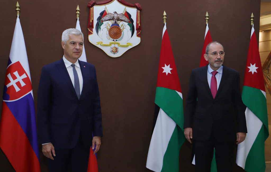 وزير دفاع سلوفاكيا: رئيس الوزراء خضع لعملية جراحية أخرى وحالته مازالت خطيرة 1 16560780758031715960825