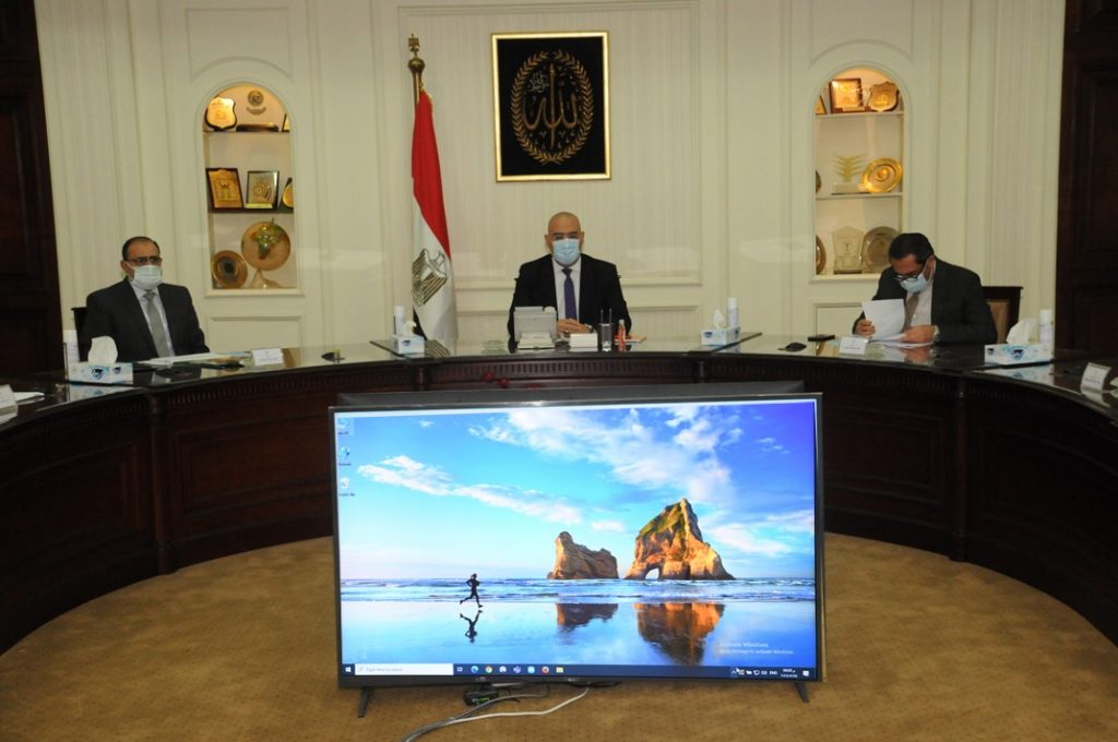 وزير الرياضة ومستشار الرئيس للتخطيط العمراني يستعرضان تطوير منشآت استاد القاهرة 1 178631375 1915231495321873 4237850644029774947 n1716234483