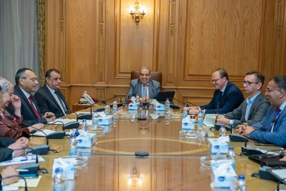 وزير الدولة للإنتاج الحربي يبحث مع ممثل شركة "الخليج للمصاعد الكهربائية" مستجدات التعاون المشترك 1 2022 6 10 17 45 13 781715152743