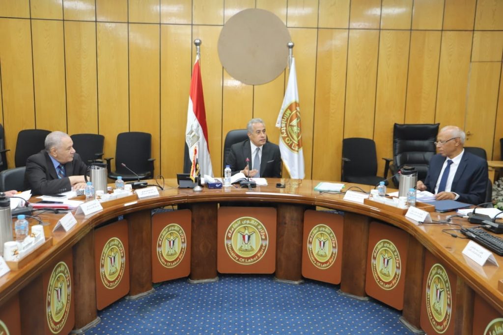 وزارة العمل: صندوق إعانات الطوارئ للعمال أنفق 2.2 مليار جنيه منذ تأسيسه حتى 2023 1 363408600 741597211344035 1047062300662954462 n1714663504