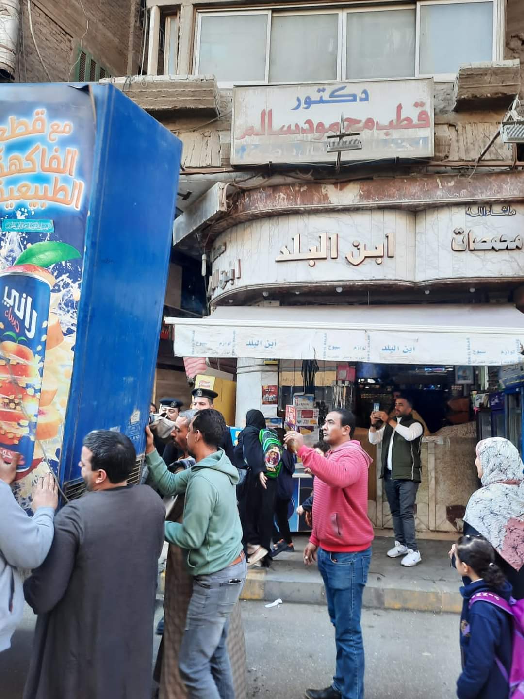 الجيزة ترفع إشغالات المقاهي والأكشاك بجوار نادي الترسانة وإمبابة استجابة لشكاوى المواطنين 1 4521716812407