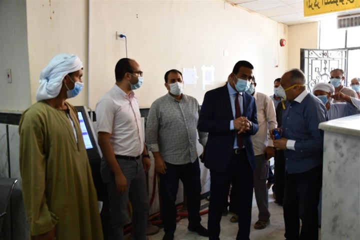 محافظ الفيوم يوجه بزيادة الموظفين بالمراكز التكنولوجية لسرعة إنهاء إجراءات التصالح بمخالفات البناء 1 5921715520963