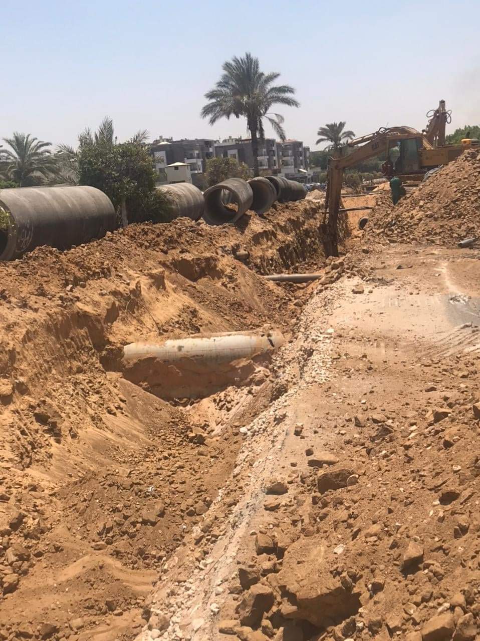 مساعد نائب هيئة المجتمعات العمرانية يتفقد محطات الصرف الصحي والصناعي بالعاشر من رمضان 1 8401716627305