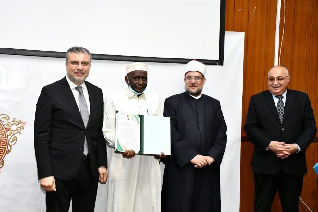 وزير الأوقاف يؤكد أهمية العمل على تنمية وتطوير المنافع المشتركة والأماكن العامة 1 8601715354583