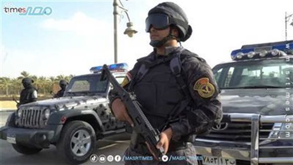 وزارة الداخلية تكشف ملابسات فيديو لتعدي شخص على آخرين بسلاح أبيض بالإسماعيلية 1 8941715895423