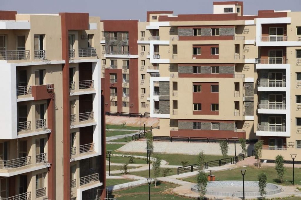 مسئولو "الإسكان" يتابعون معدلات تنفيذ المشروعات بالشيخ زايد 1 9191716720847