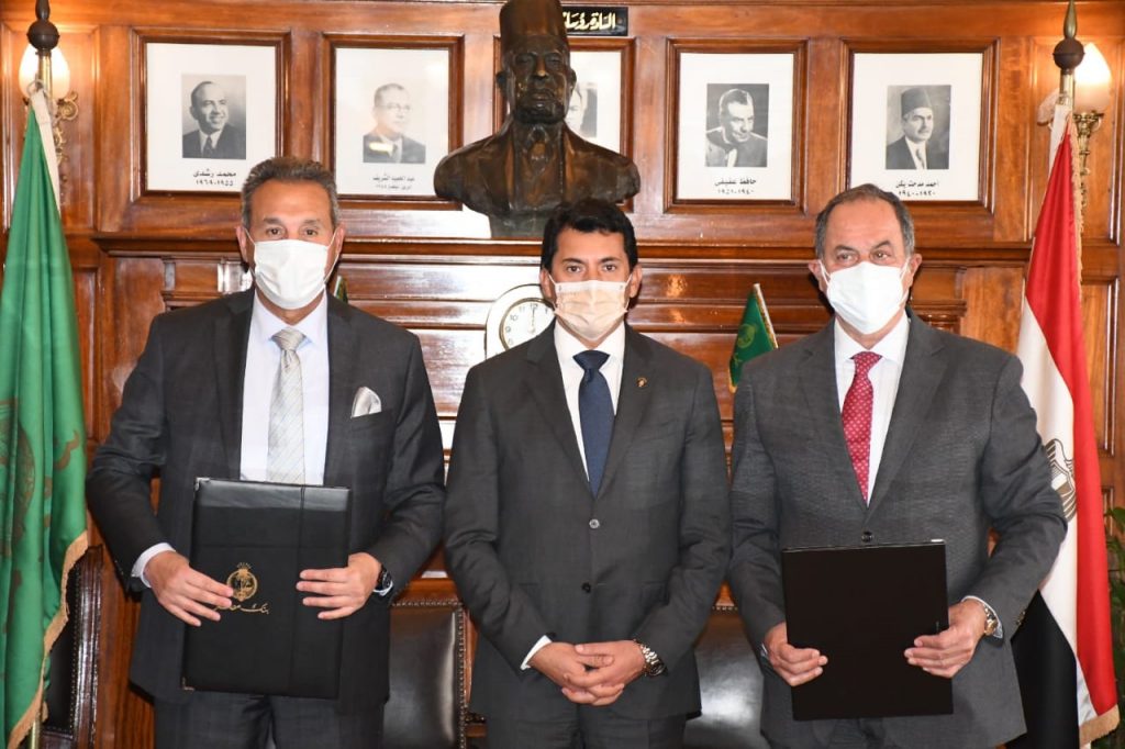وزير الشباب يشهد مراسم توقيع عقد رعاية لـ 4 من أبطال مصر لأولمبياد 2024 و2028 1 GS0287001716738243