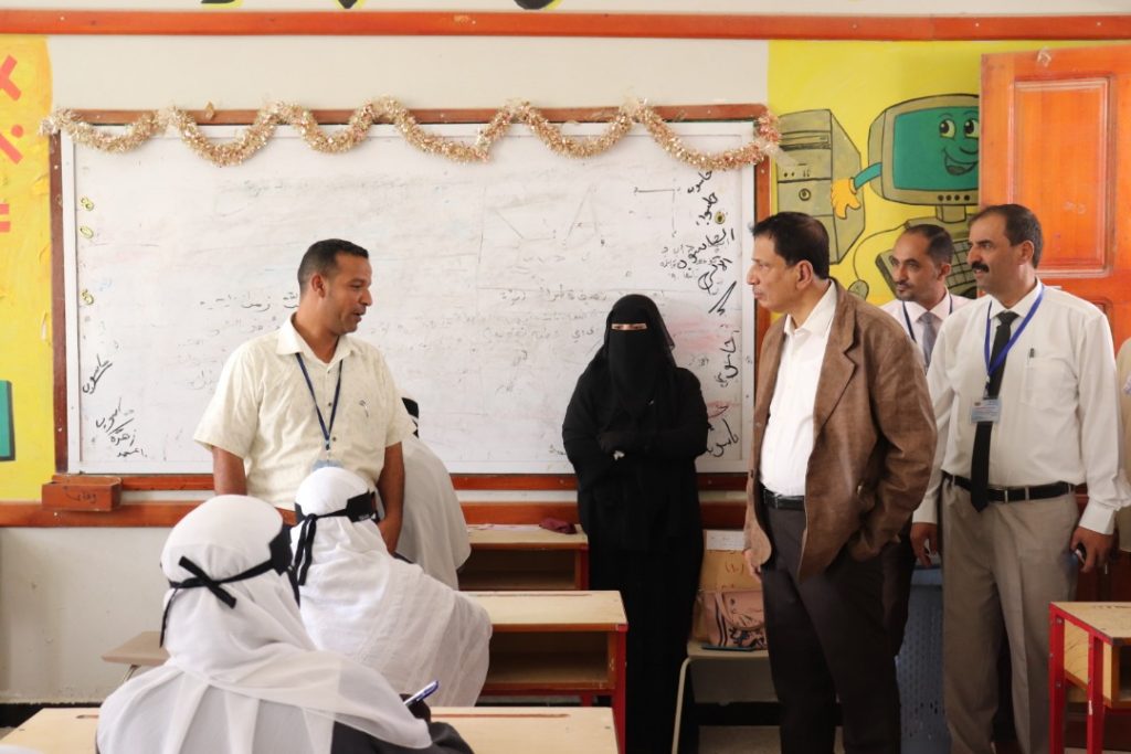 محافظ القاهرة يوجه بتوفير الأجواء المناسبة لتأدية امتحانات الدبلومات الفنية 1 IMG 20220515 WA00611716810123