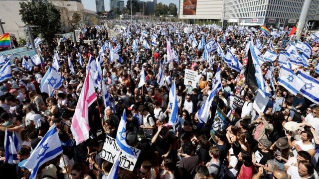تجدد الاحتجاجات ضد نتياهو في تل أبيب وأماكن أخرى وأهالي الأسرى يطالبونه بصفقة مع "حماس" 1 128945610 629483c2 9322 4424 9e5c 87a5ad8938c41716671283