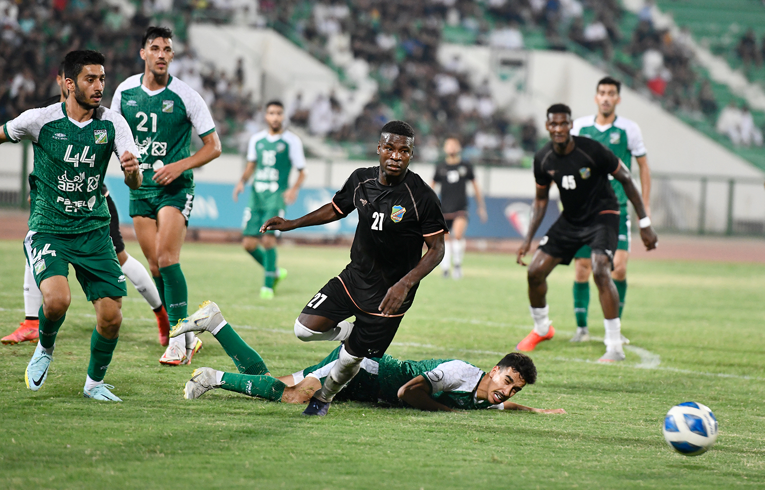 الدوري الكويتي لكرة القدم .. السالمية يفوز على الفحيحيل بهدفين والكويت يتعادل مع العربي (1-1) 1 ef601092 d46a 4eb6 8988 22e1e14f3a4b1714683004