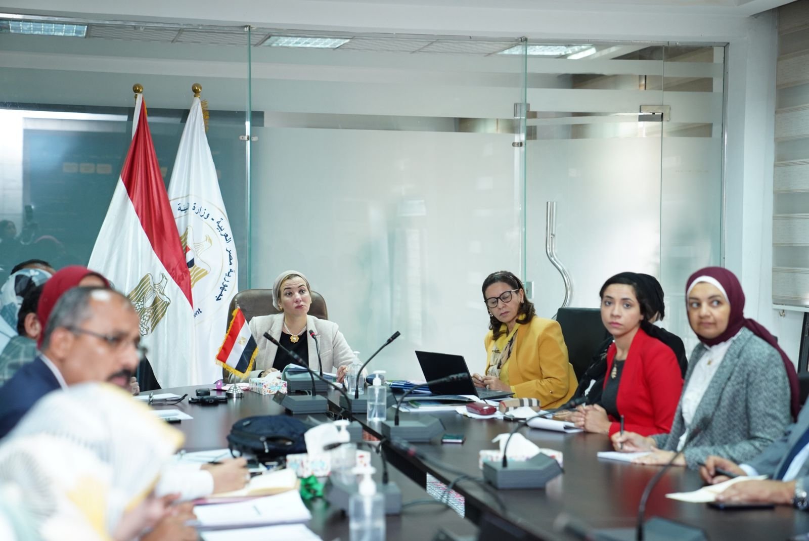 وزيرة البيئة: تعزيز دور جهاز تنظيم المخلفات بالتعاون مع الوزارات والجهات المعنية 1 elaosboa431901715679964
