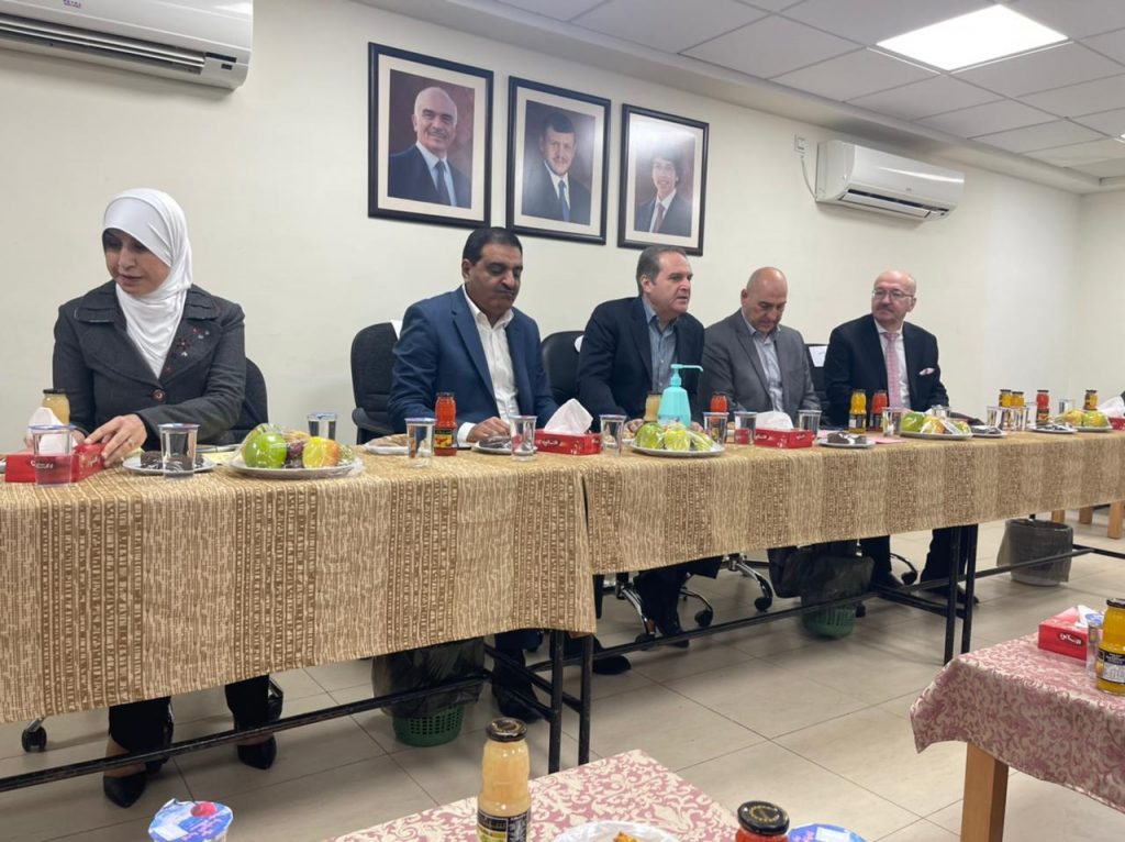 وزير الصحة: نتوسع في تقديم الخدمات الطبية للفئات غير المؤمن عليها تحت مظلة هيئة "التأمين الصحي" 1 fea89cb2 f1a8 4362 856a 3b04bcb6cbac1716556143