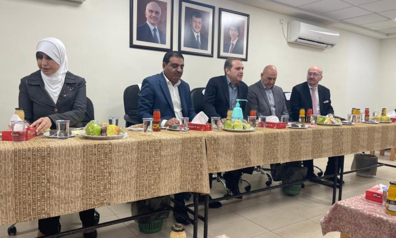 وزير الصحة: نتوسع في تقديم الخدمات الطبية للفئات غير المؤمن عليها تحت مظلة هيئة "التأمين الصحي" 1 fea89cb2 f1a8 4362 856a 3b04bcb6cbac1716556143