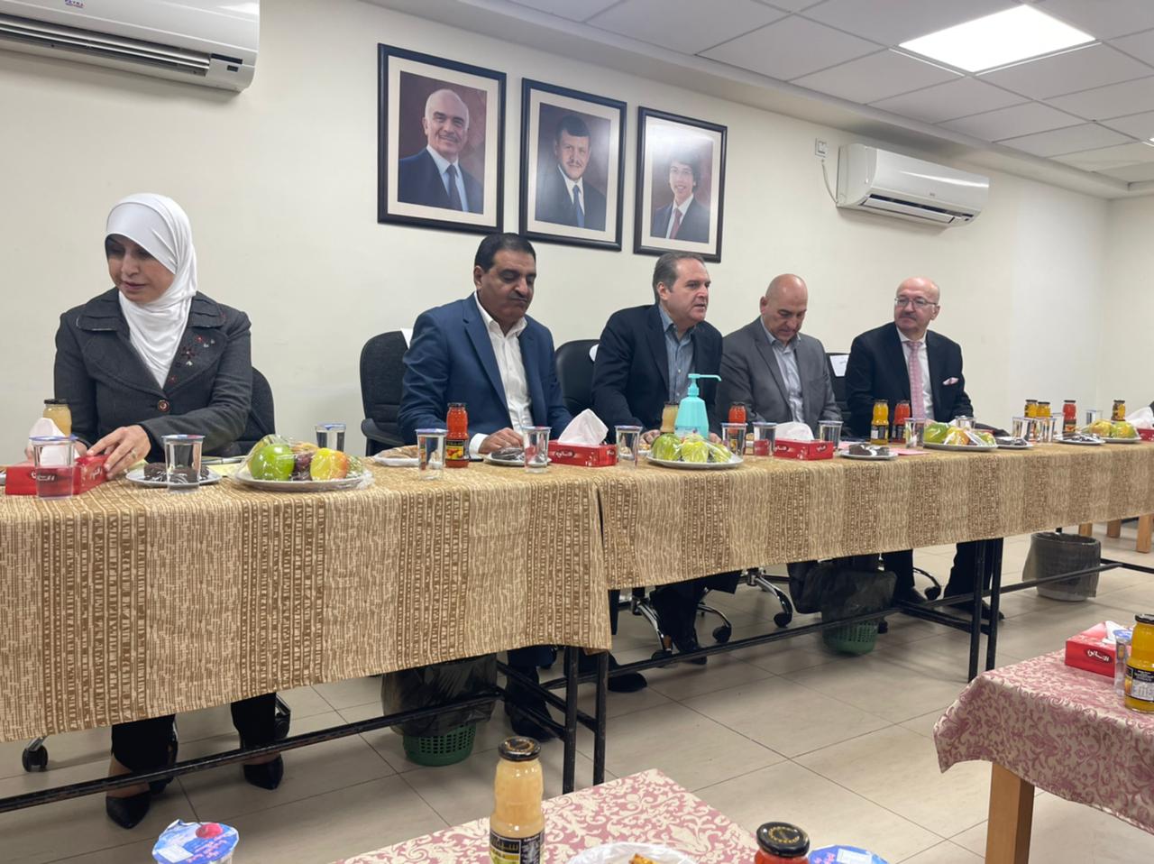 وزير الصحة: نتوسع في تقديم الخدمات الطبية للفئات غير المؤمن عليها تحت مظلة هيئة "التأمين الصحي" 1 fea89cb2 f1a8 4362 856a 3b04bcb6cbac1716556143