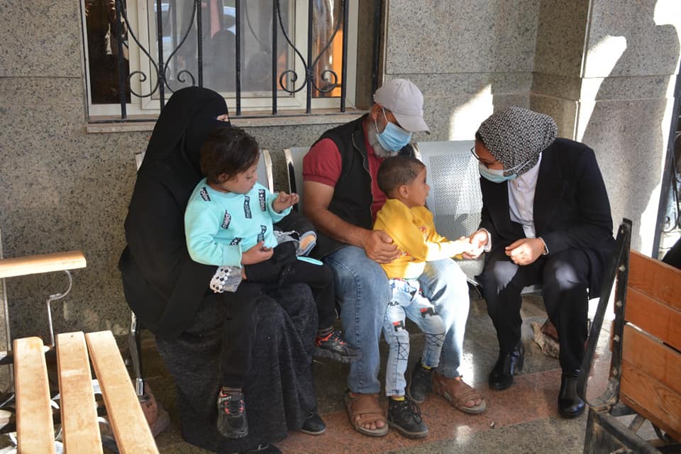 نائب محافظ الوادي الجديد تتفقّد عمل القافلة الطبية لـ"حياة كريمة".. وتفتتح منفذ بيع الوحدة المحلية لمركز باريس 1 hhhh1715191804