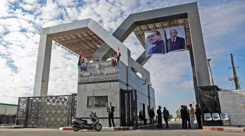 مستشار الرئيس الفلسطيني: معبر رفح هو معبر فلسطيني مصري 1 image1716927004