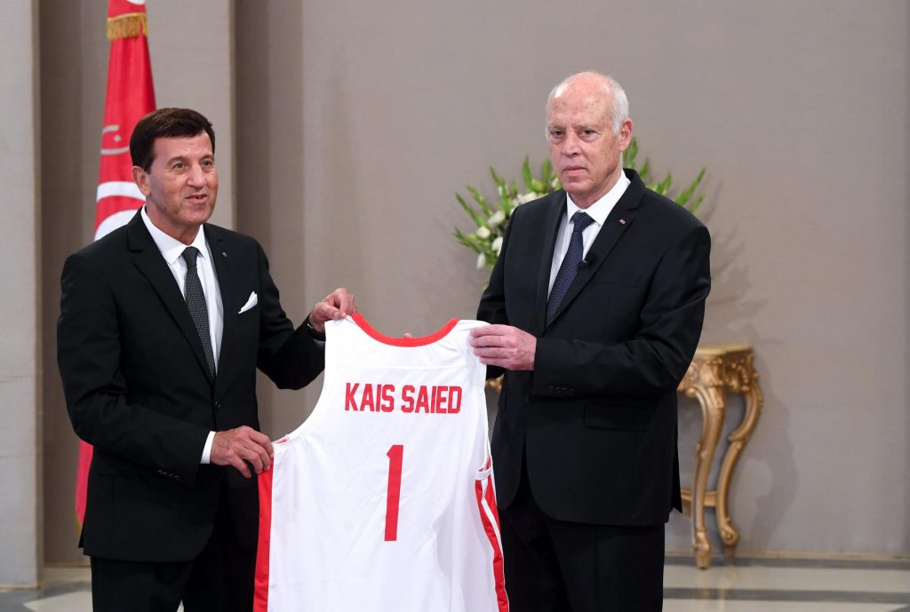 السفير المصري في تونس يؤازر المنتخب الوطني المشارك في البطولة العربية للرماية 1 img 618190e0b402d1715882344