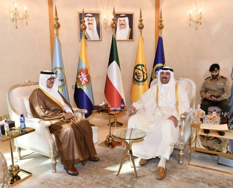 وزير الدفاع الكويتي يبحث مع سفراء ثمان دول سبل تعزيز أواصر التعاون والعمل الجماعي المشترك 1 khaligyoun706491716384543