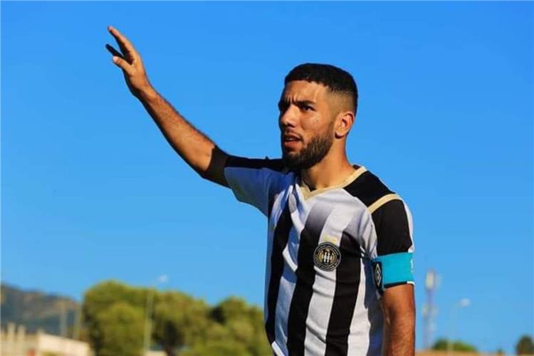 استدعاء لاعب سيراميكا أحمد قندوسى لمعسكر منتخب الجزائر بشهر يونيو وغياب رياض محرز 1 large1717072323