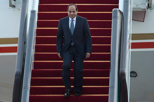 الرئيس السيسي يعود إلى أرض الوطن بعد زيارة دولة إلى الصين للمشاركة في المنتدى العربي الصيني 1 السيسي 21717168923