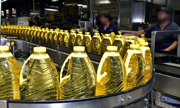 ضبط مصنع يعيد تعبئة زيت الطعام المستخدم وتحرير محاضر صحية لعدد من المنشآت الغذائية بالإسكندرية 1 خط تعبئة زيت الطعام1715023023