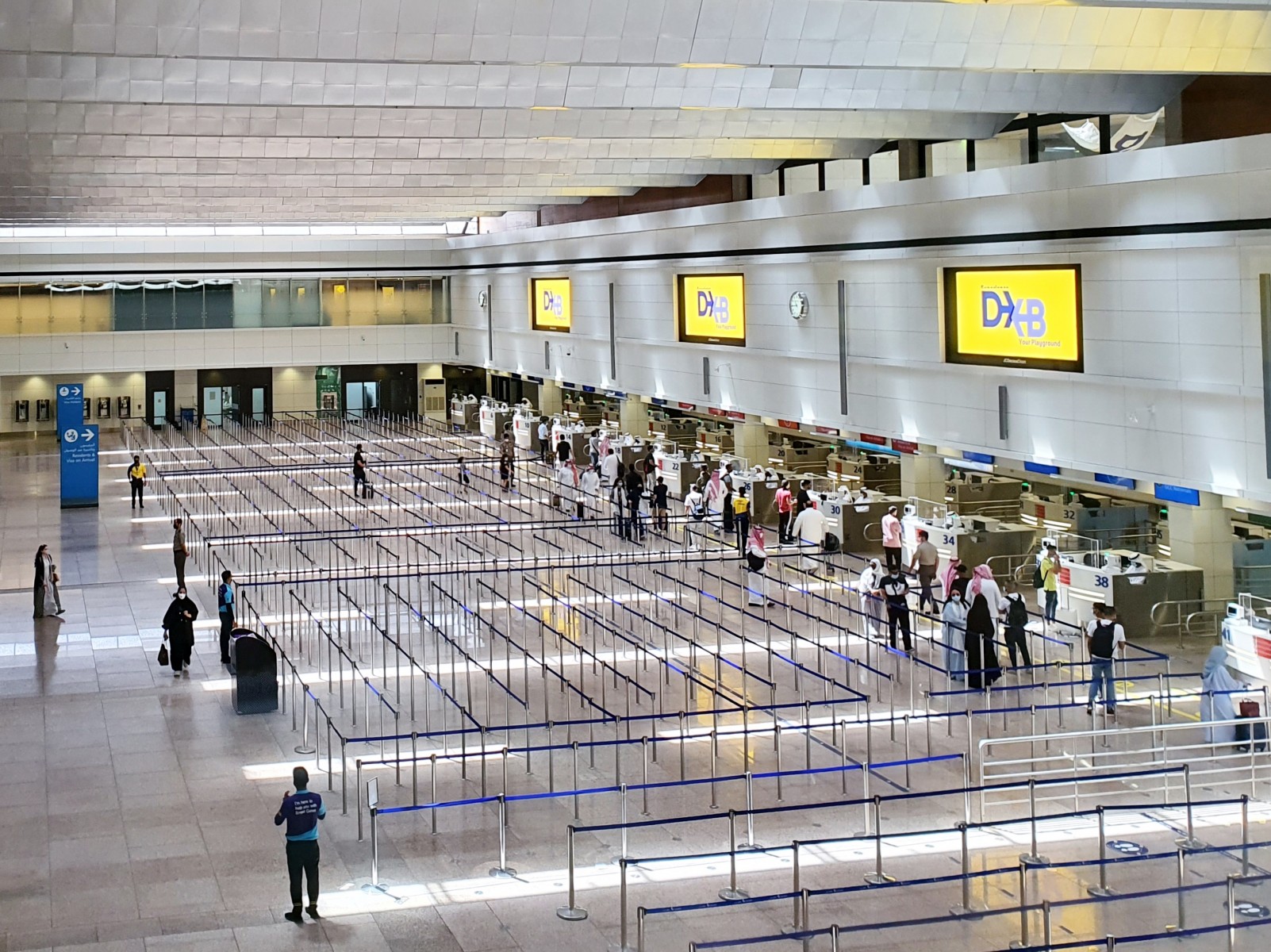 نشرة جلوبال(11):"فايف جايز" تستعد للهبوط قريباً بمطار دبي الدولي DXB 1 مطار دبي الدولي 11717092246